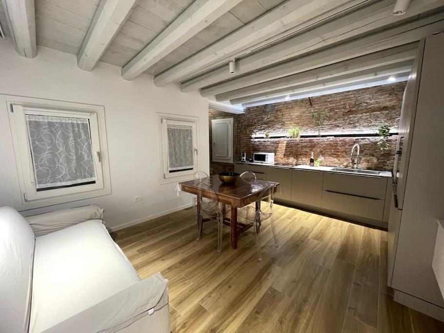 Antico Rudere Luxury Apartment คิออกเจีย ภายนอก รูปภาพ